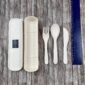 Kühltasche mit wiederverwendbarem Plastikbesteck und Solarpowerbank 05