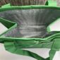 Kühltasche mit wiederverwendbarem Plastikbesteck und Solarpowerbank 08