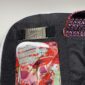 Rucksack schwarz mit Blumenmuster und gemusteretem lila Innenfutter 03